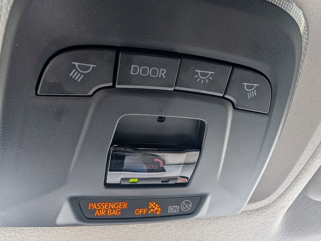 Used 2025 Toyota Corolla Cross L image 12