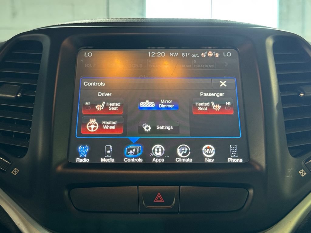Used 2015 Jeep Cherokee Trailhawk w/ Comfort/Convenience Group AWD/4WD image 30