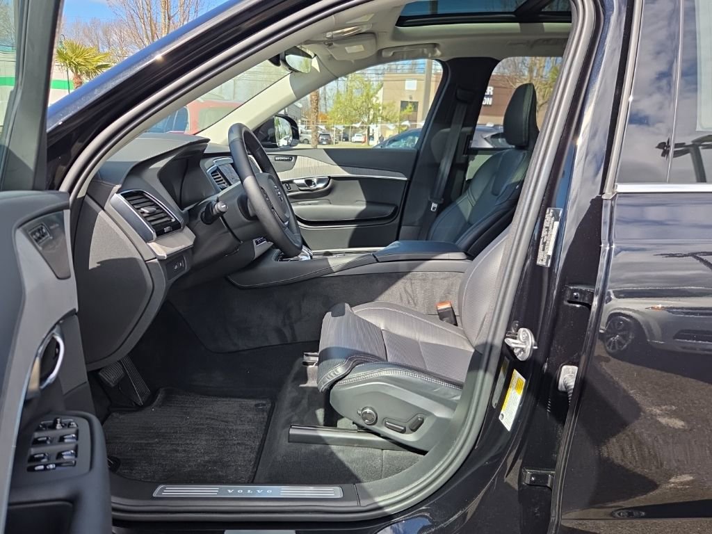 Certified 2025 Volvo XC90 T8 Ultra w/ Protection Package Premier image 4