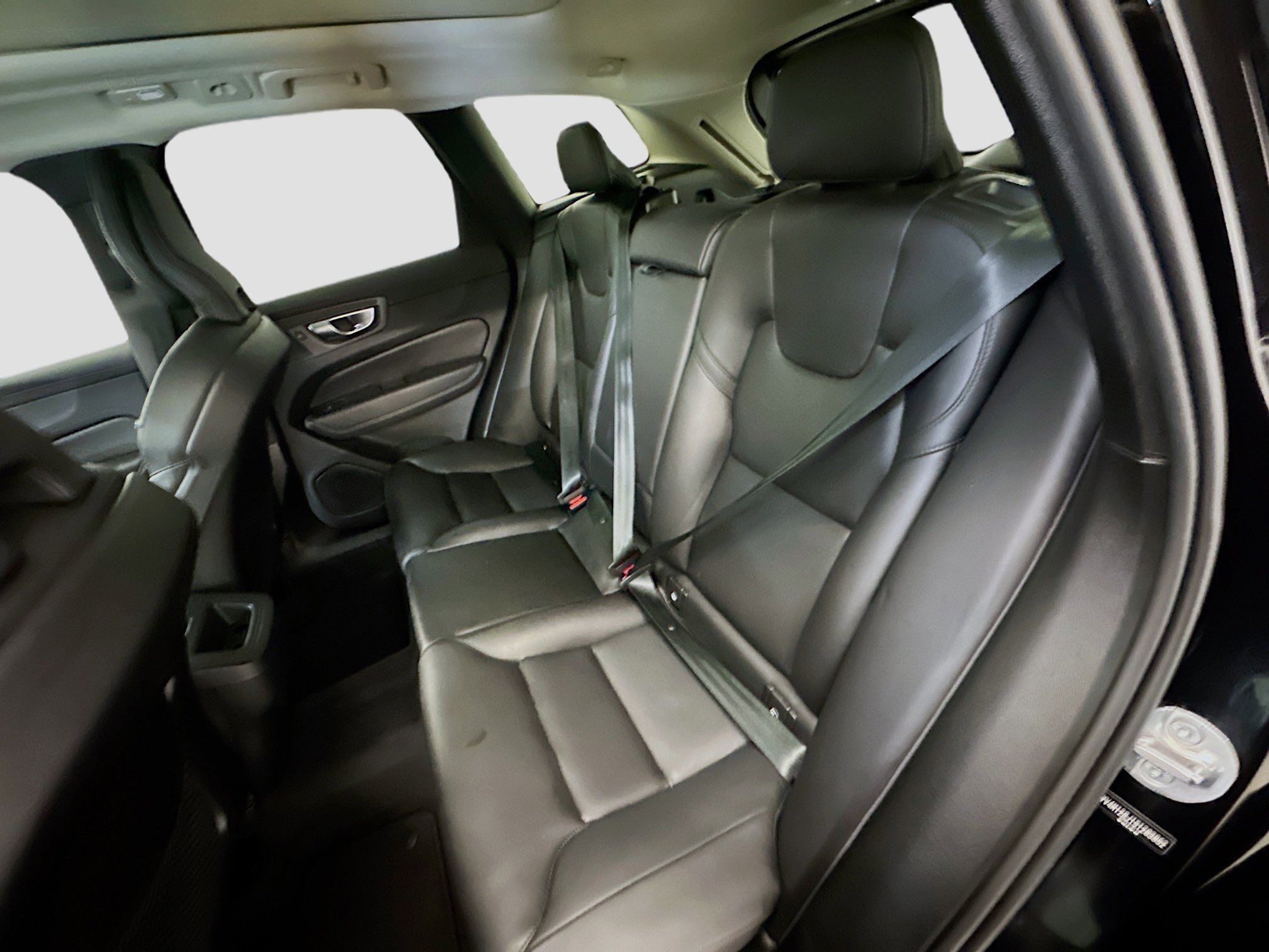 Used 2025 Volvo XC60 B5 Core image 30