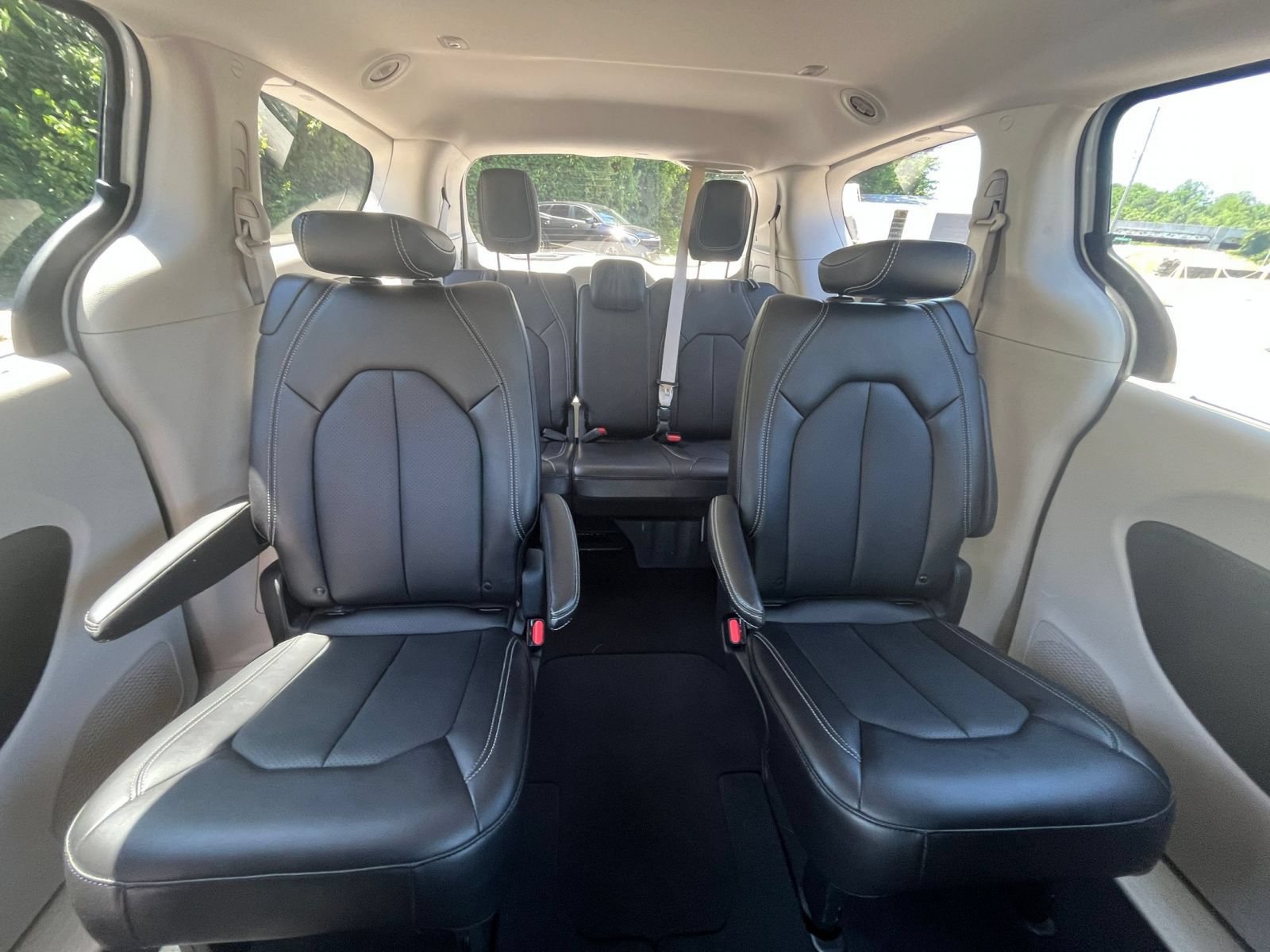 Used 2024 Chrysler Pacifica Touring-L FWD image 39