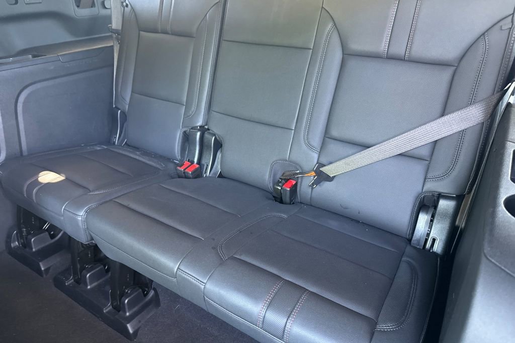 Used 2025 Chevrolet Suburban RST RWD image 24