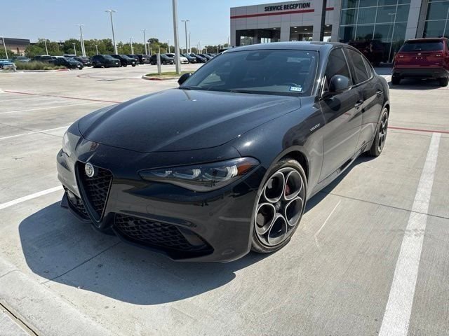 Used 2024 Alfa Romeo Giulia Veloce RWD image 2