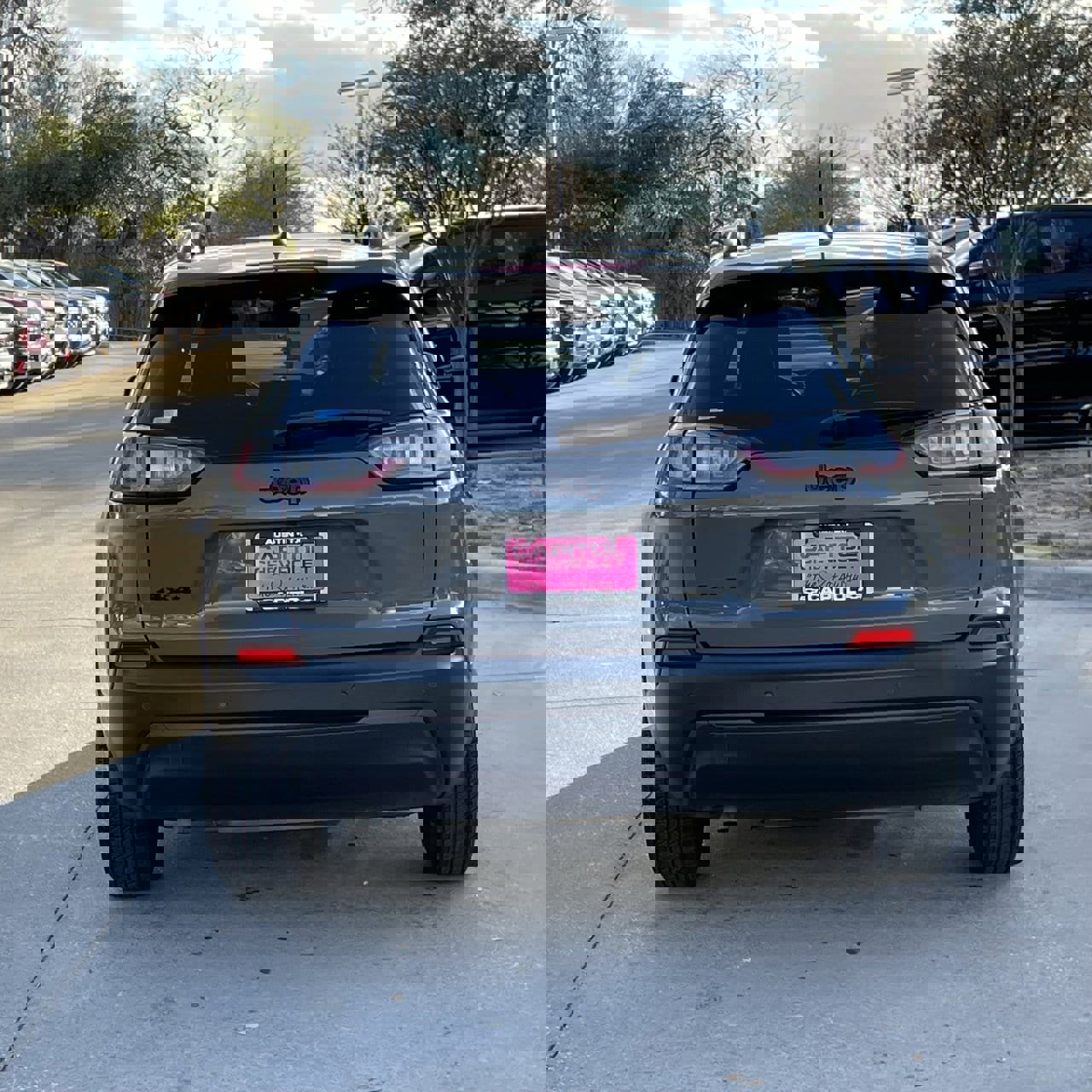 Used 2023 Jeep Cherokee Altitude Lux image 5