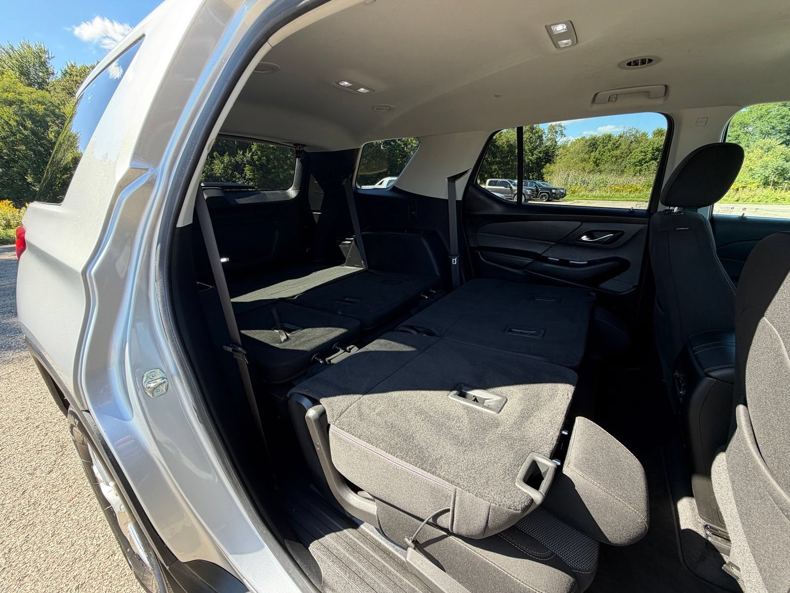 Used 2020 Chevrolet Traverse LS AWD/4WD image 33