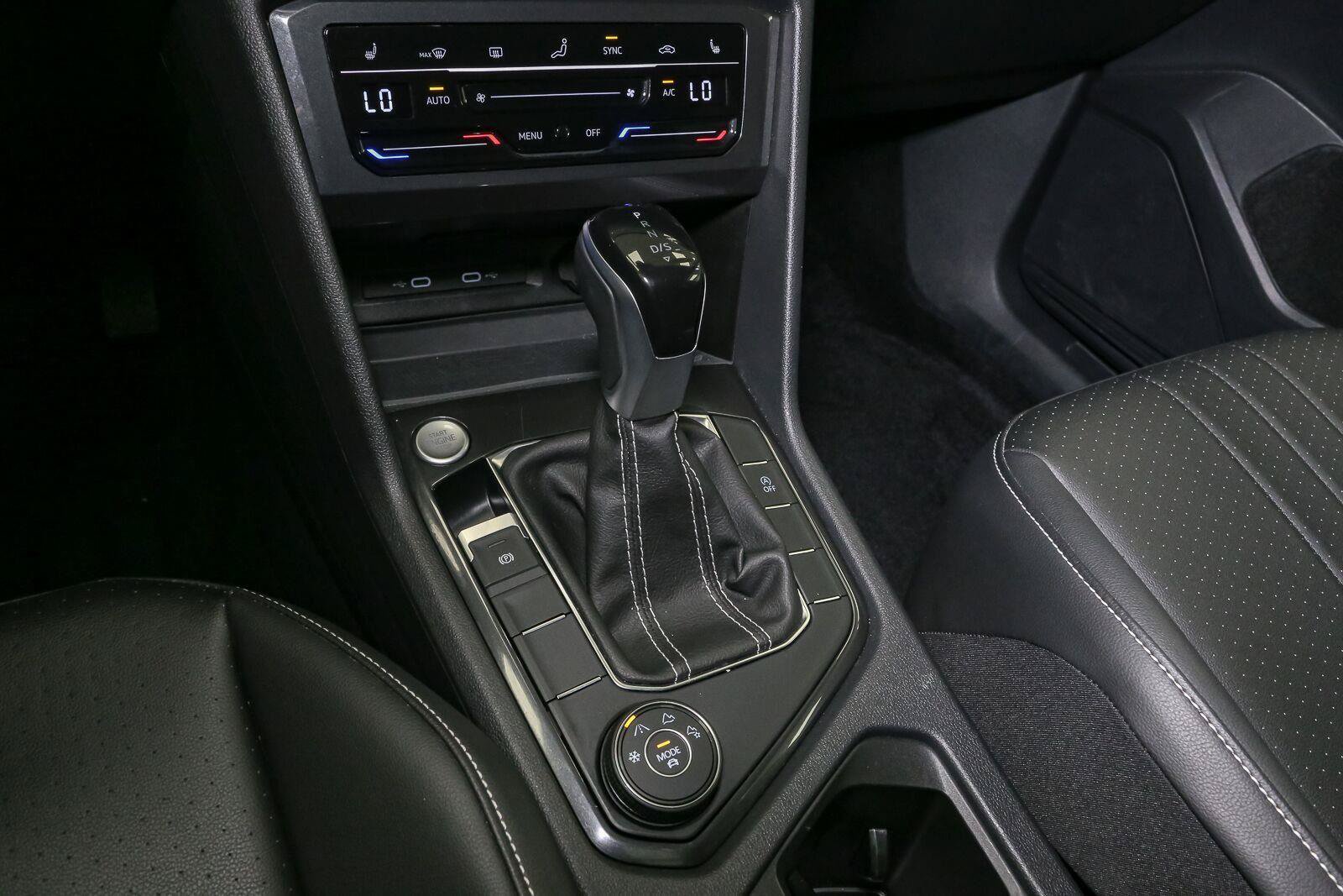 Certified 2024 Volkswagen Tiguan SE AWD/4WD image 34