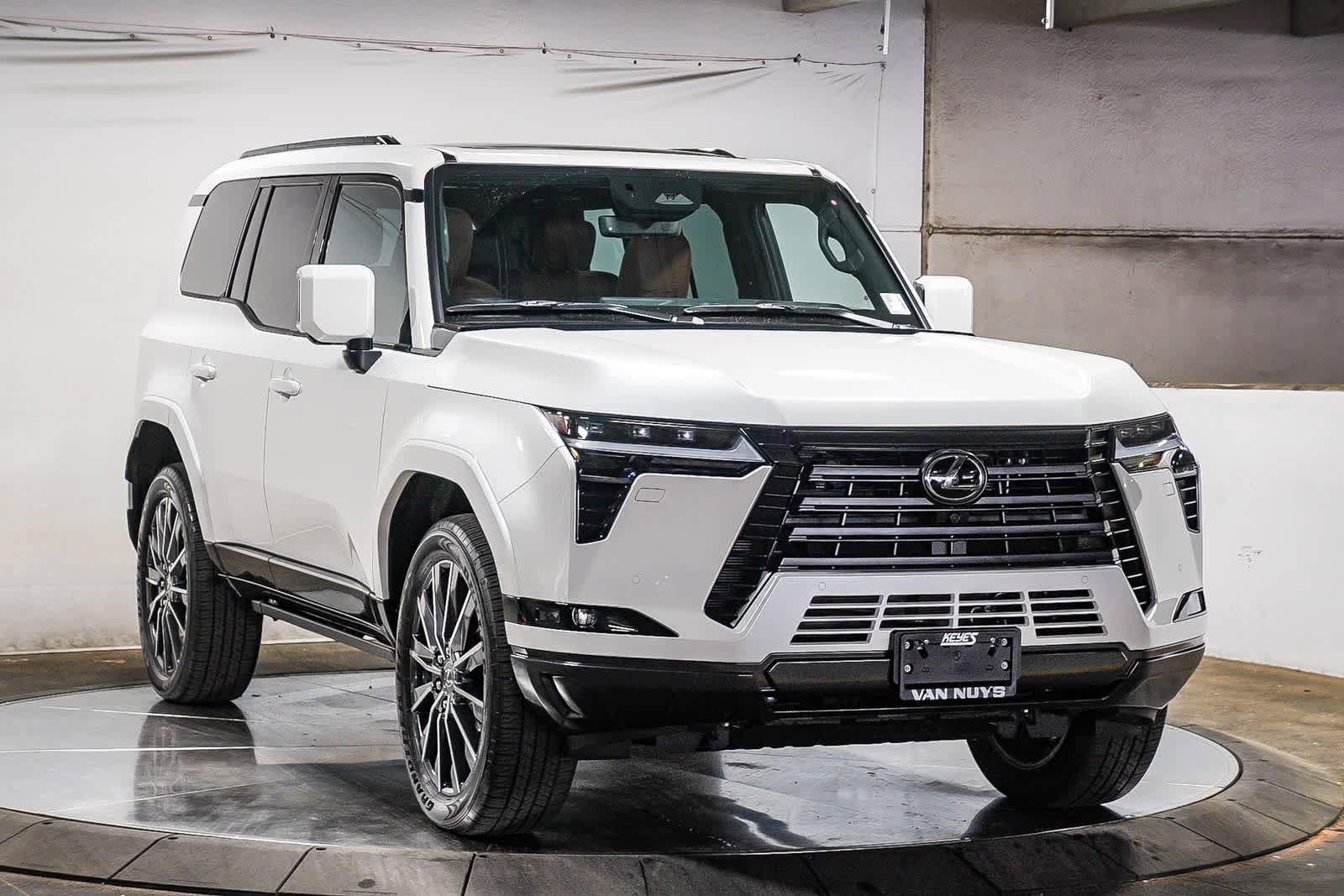Used 2025 Lexus GX 550 w/ Accessory Package (2T) AWD/4WD image 3