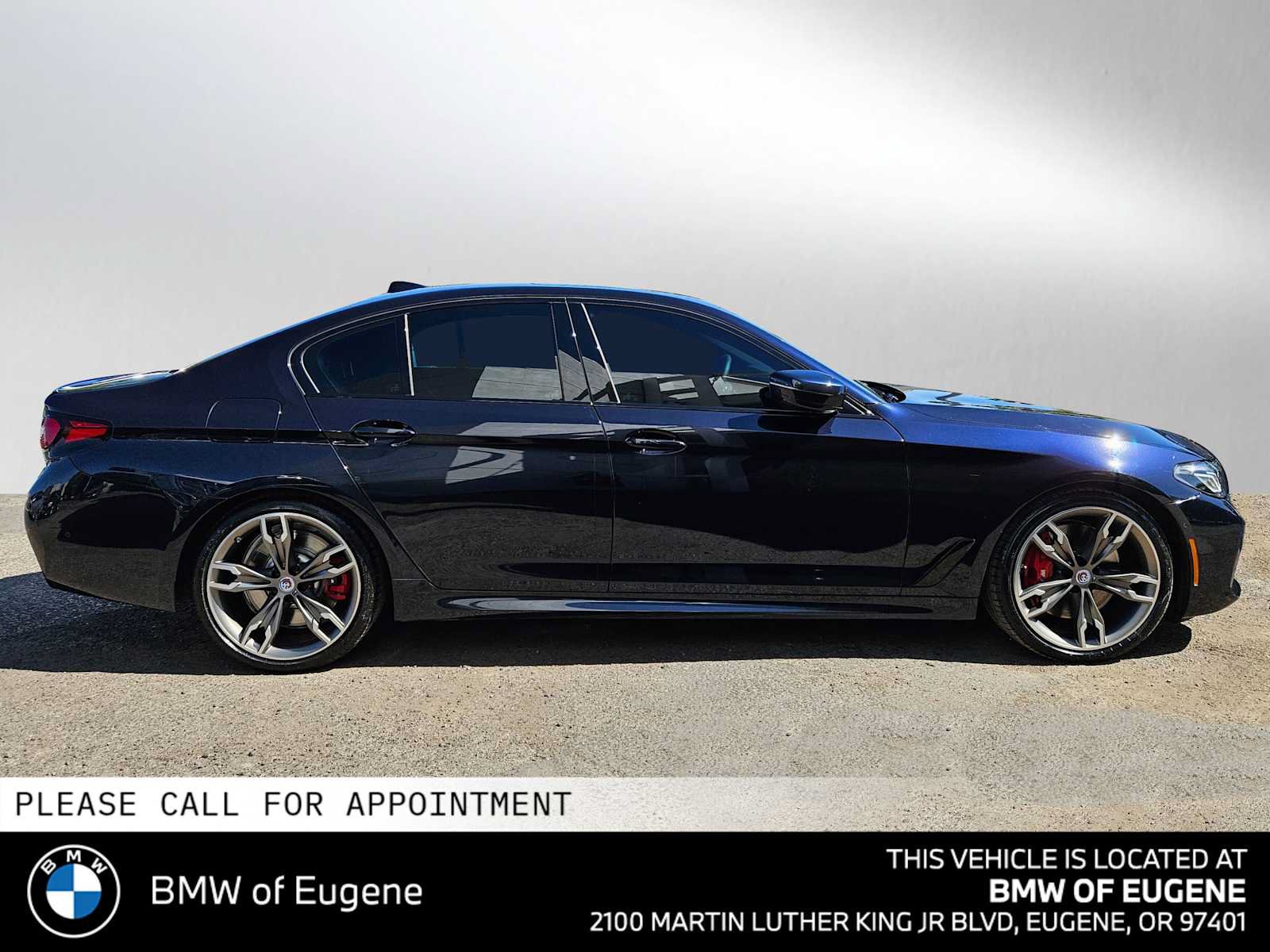 Used 2023 BMW M550i xDrive w/ Executive Package AWD/4WD image 2