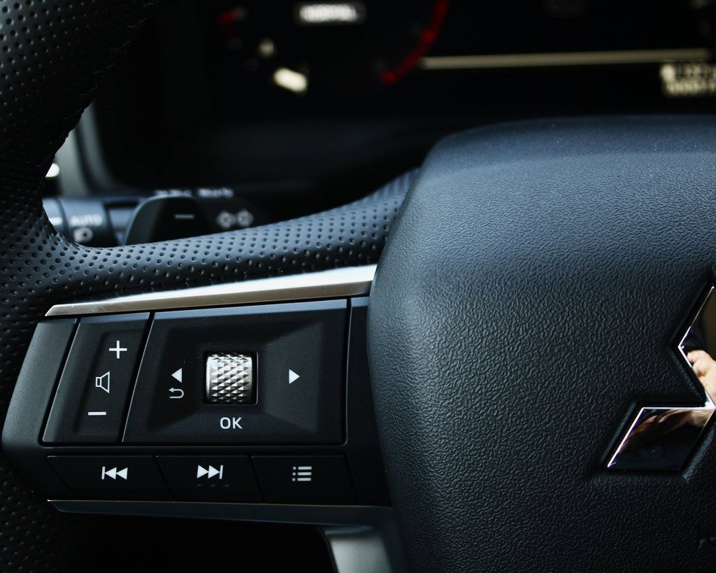 New 2025 Mitsubishi Outlander SE image 21