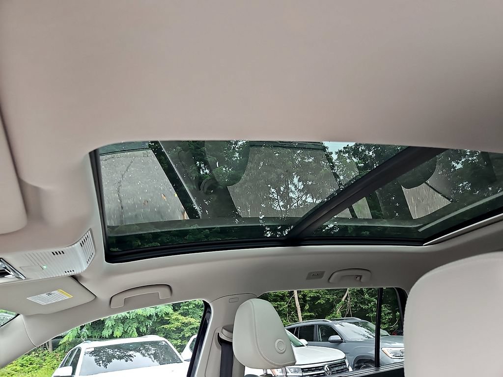 Certified 2024 Volkswagen Atlas SE w/ Panoramic Sunroof Package AWD/4WD image 16