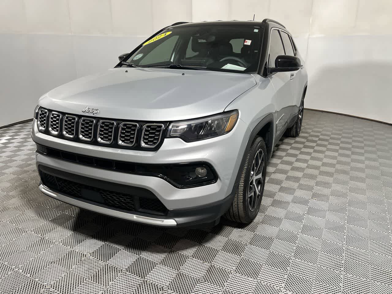 Used 2024 Jeep Compass Limited AWD/4WD image 4