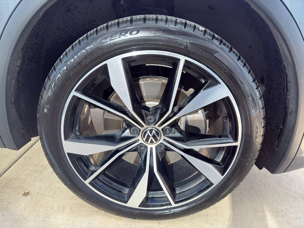 Used 2022 Volkswagen Tiguan SEL R-Line image 20