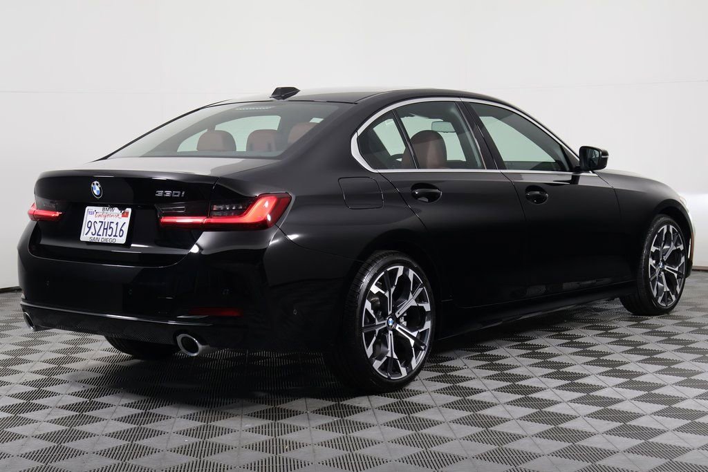 Used 2025 BMW 330i Sedan w/ Premium Package image 4