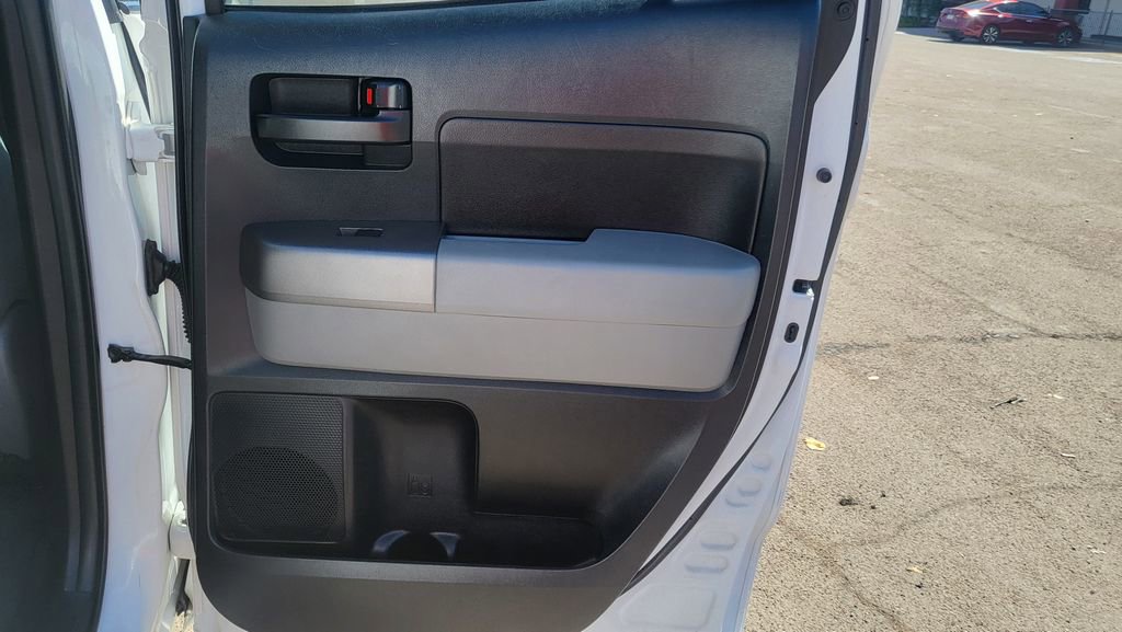 Used 2013 Toyota Tundra 4x4 Double Cab w/ SR5 Pkg image 18