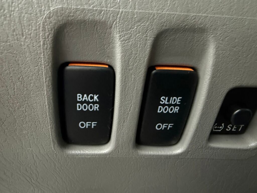 Used 2005 Toyota Sienna XLE Limited image 16