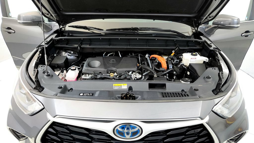 Used 2024 Toyota Highlander XLE AWD/4WD image 15