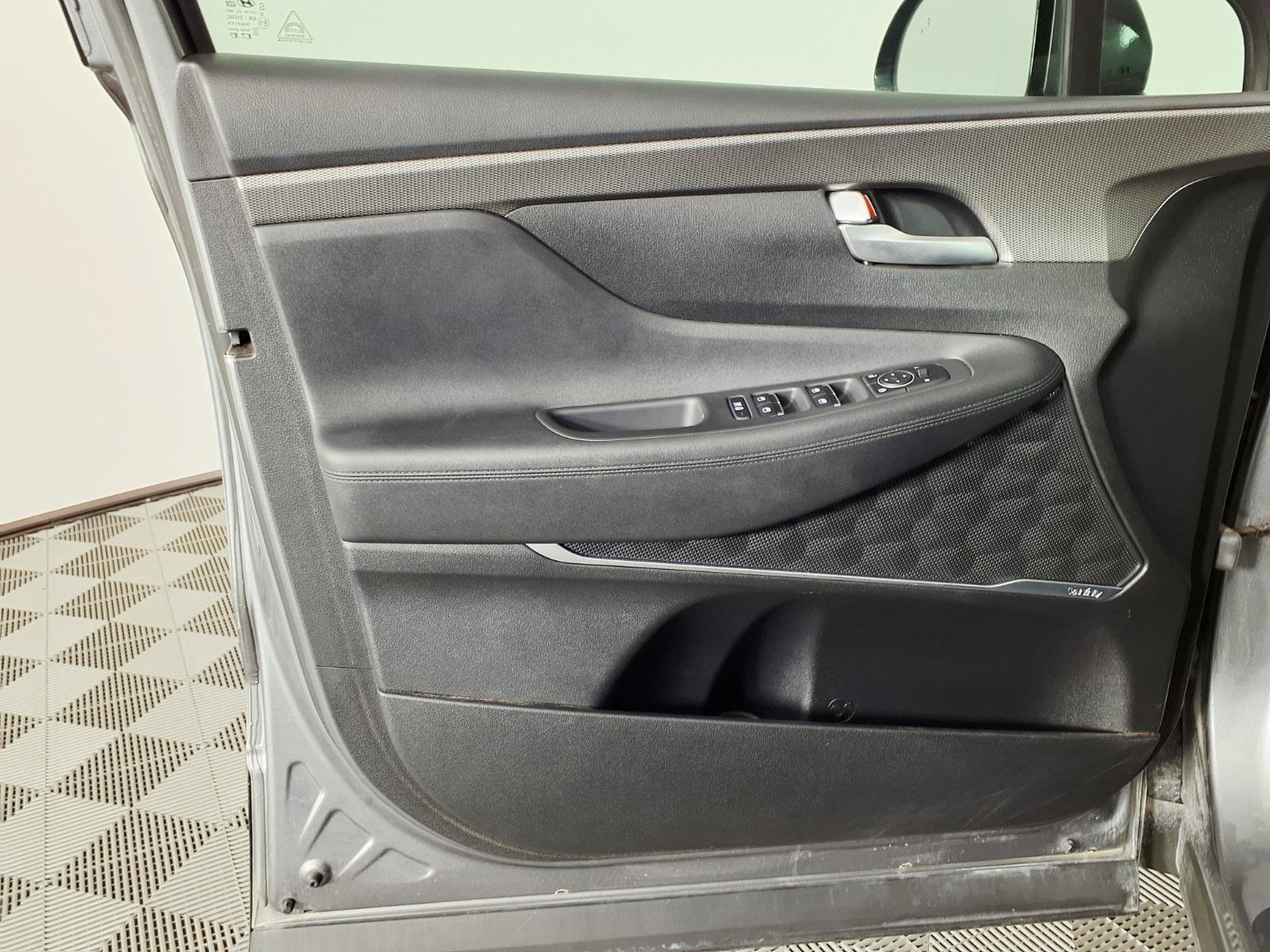 Used 2019 Hyundai Santa Fe SEL FWD image 16