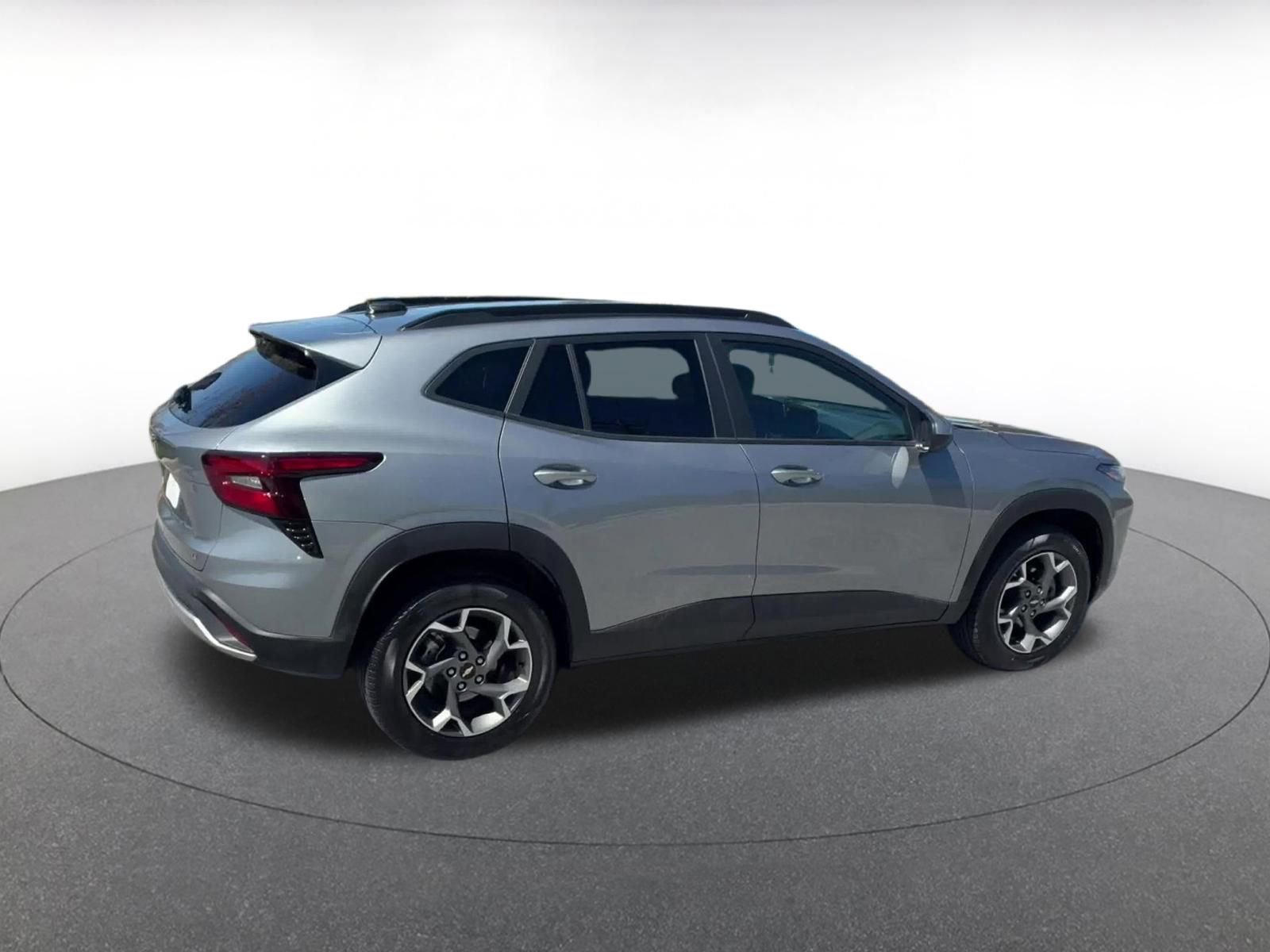 Used 2025 Chevrolet Trax LT image 14