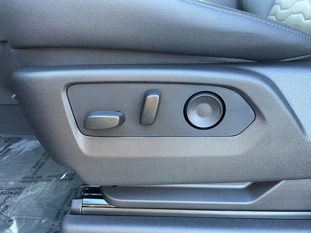 Used 2024 Chevrolet Silverado 2500 ZR2 w/ Technology Package AWD/4WD image 12