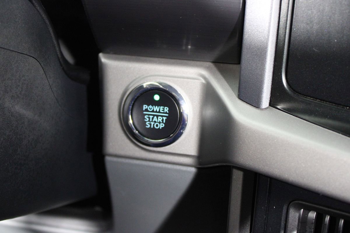 Used 2023 Ford F150 Lightning XLT AWD/4WD image 7