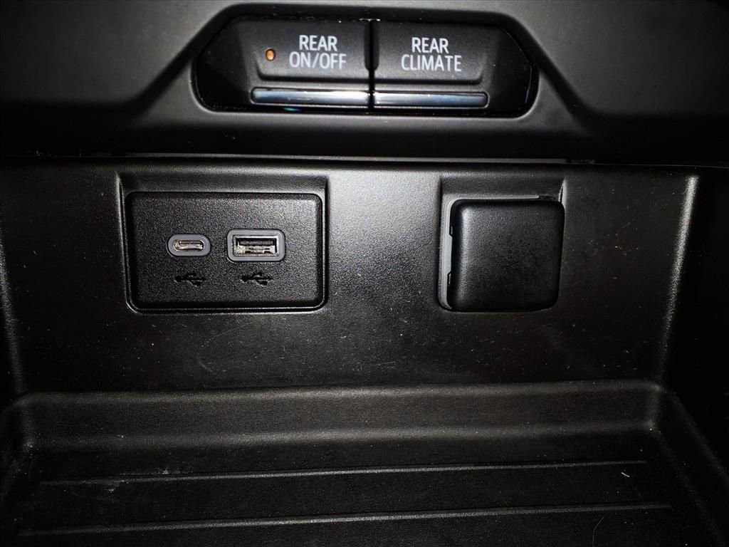 Used 2023 Chevrolet Suburban LS image 24