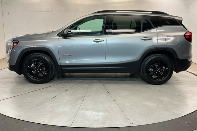 Used 2023 GMC Terrain AT4 AWD/4WD image 2