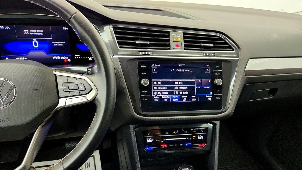 Used 2022 Volkswagen Tiguan SE AWD/4WD image 16