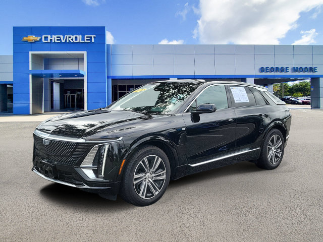 Certified 2024 Cadillac Lyriq Luxury AWD/4WD image 2