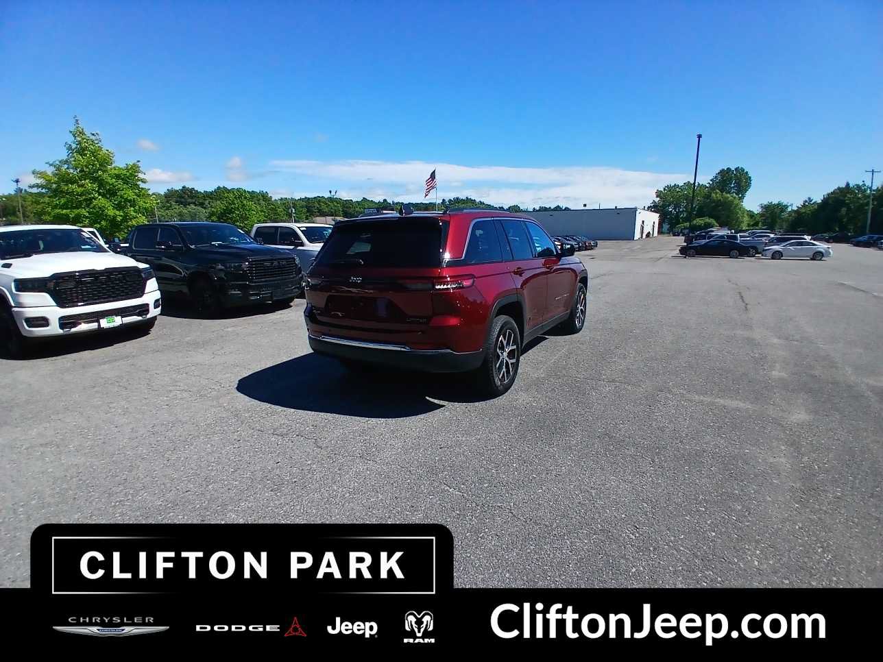 Certified 2023 Jeep Grand Cherokee Limited AWD/4WD image 4