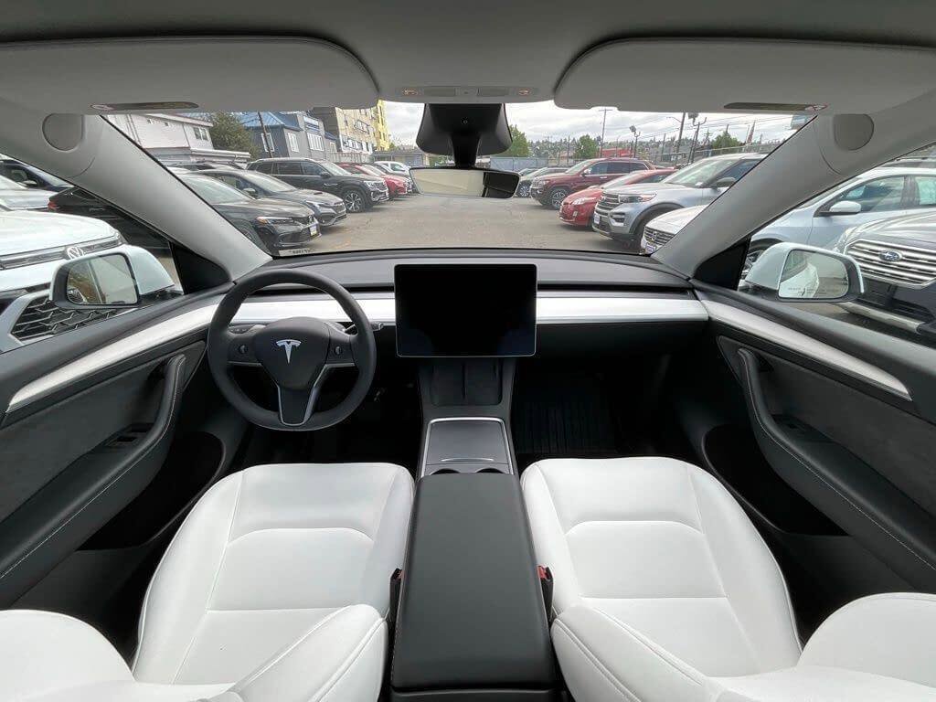 Used 2024 Tesla Model Y Long Range AWD/4WD image 14