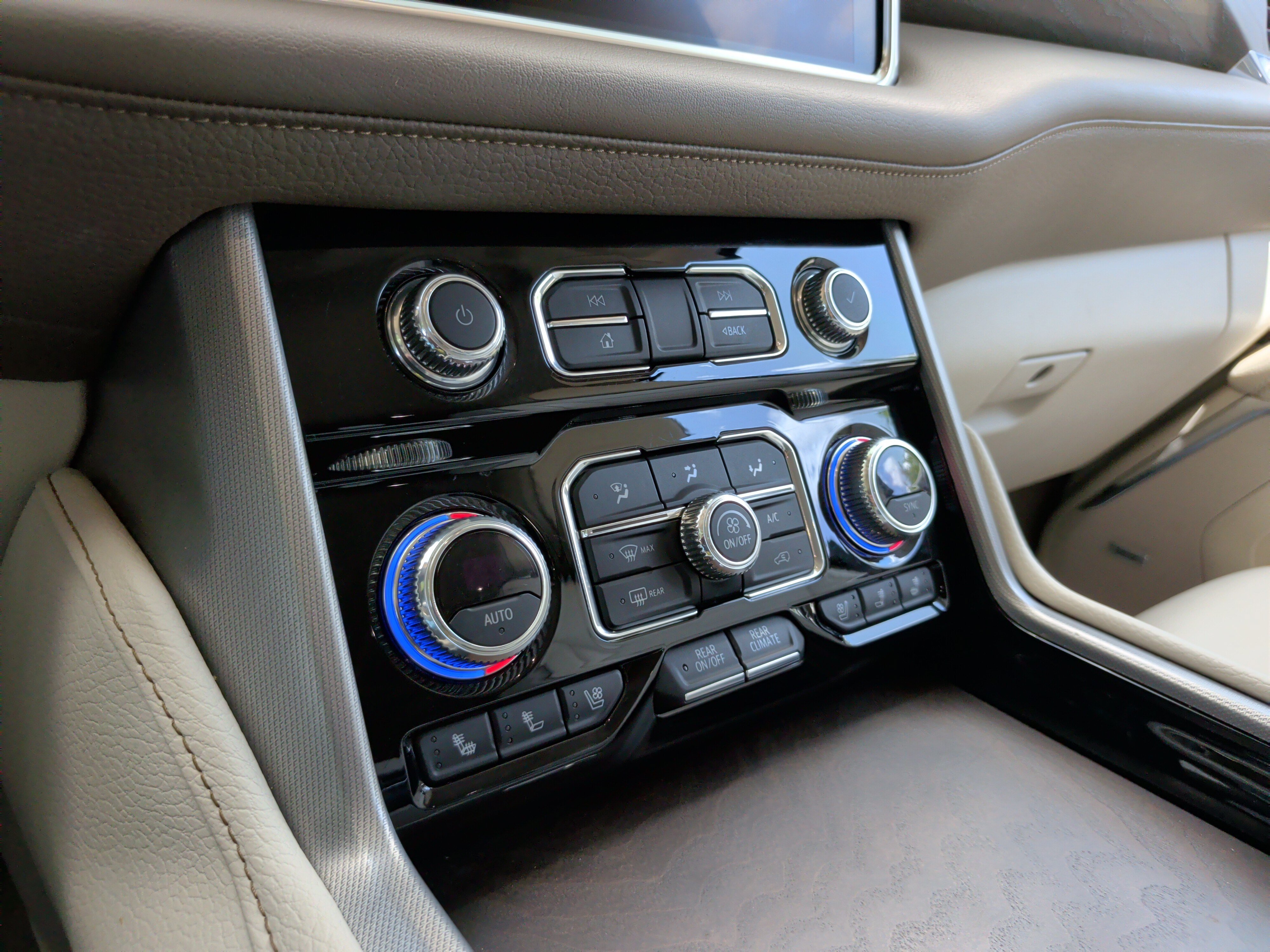 Used 2022 GMC Yukon Denali RWD image 18