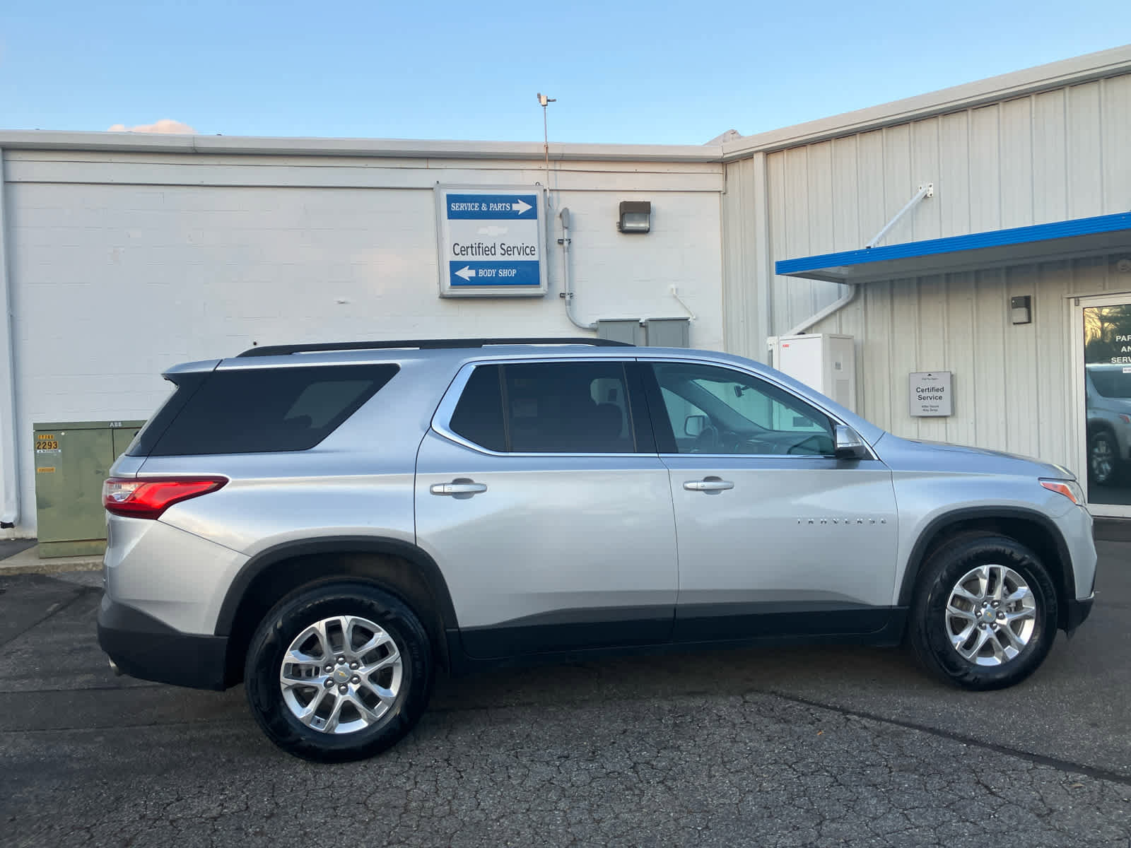 Used 2021 Chevrolet Traverse LT image 4