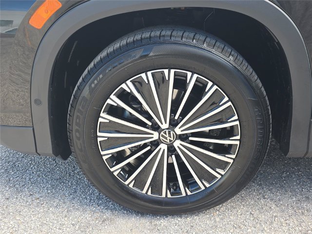 Used 2025 Volkswagen Tiguan S w/ 18" Wheel Package FWD image 25