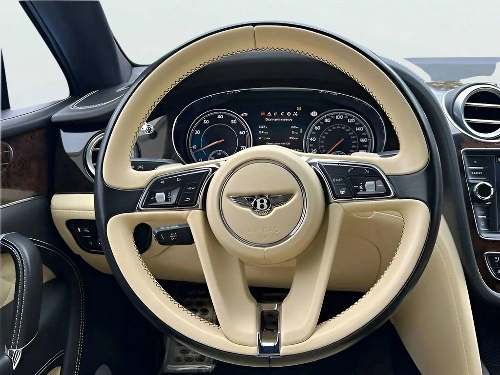 Used 2017 Bentley Bentayga image 20