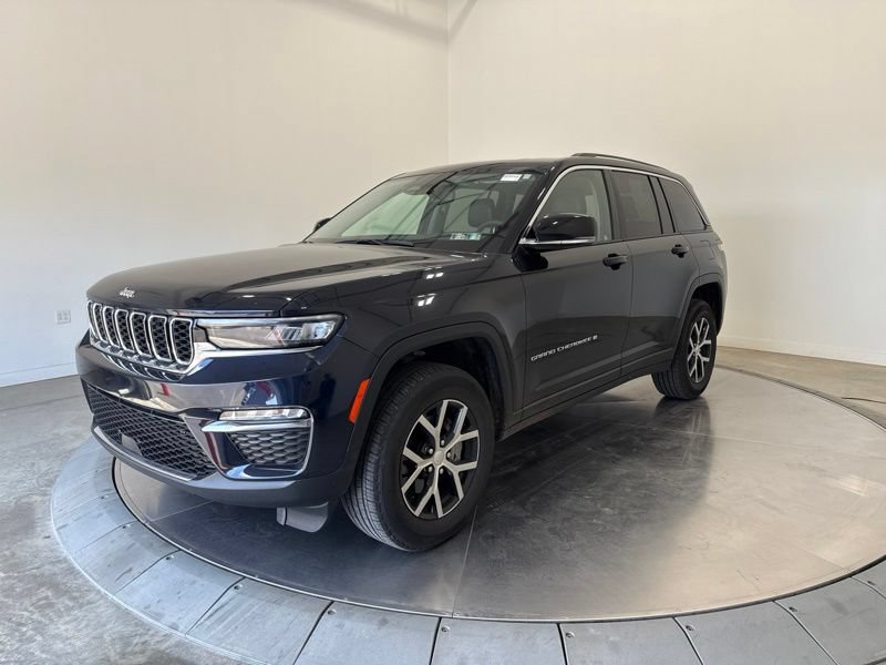Used 2024 Jeep Grand Cherokee Limited AWD/4WD image 3