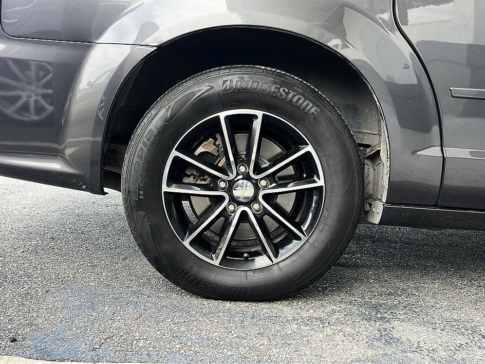 Used 2017 Dodge Grand Caravan GT image 23