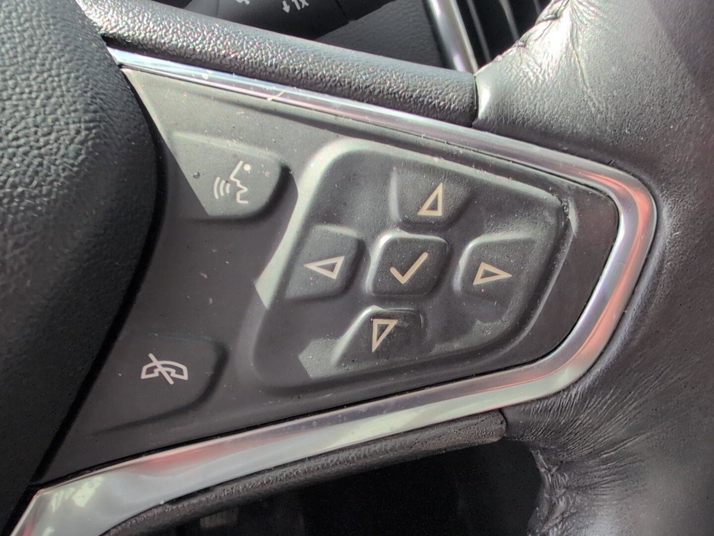 Used 2018 Chevrolet Equinox LT FWD image 27