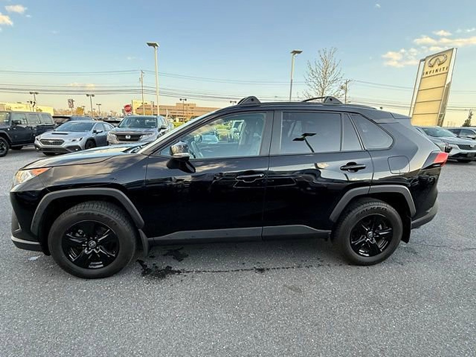 Used 2021 Toyota RAV4 XLE w/ Convenience Package AWD/4WD image 7