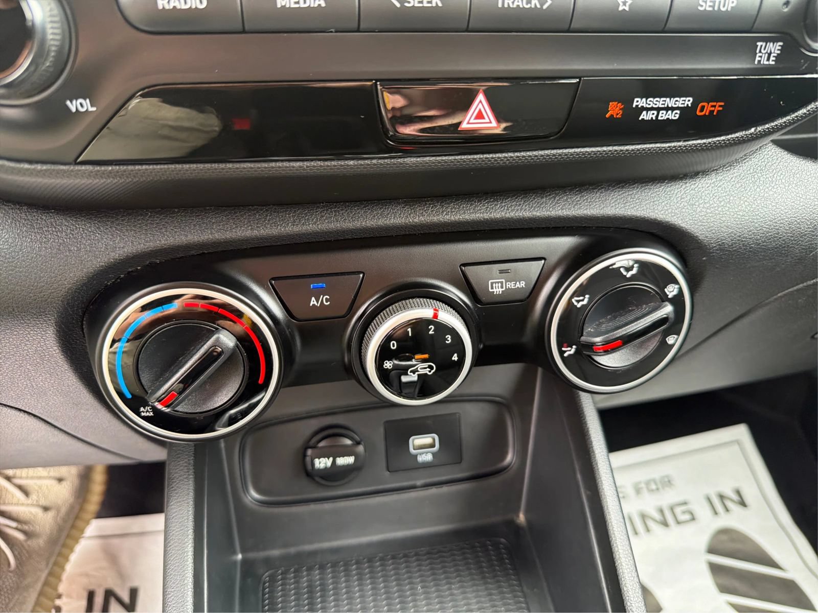 Used 2021 Hyundai Venue SE FWD image 27