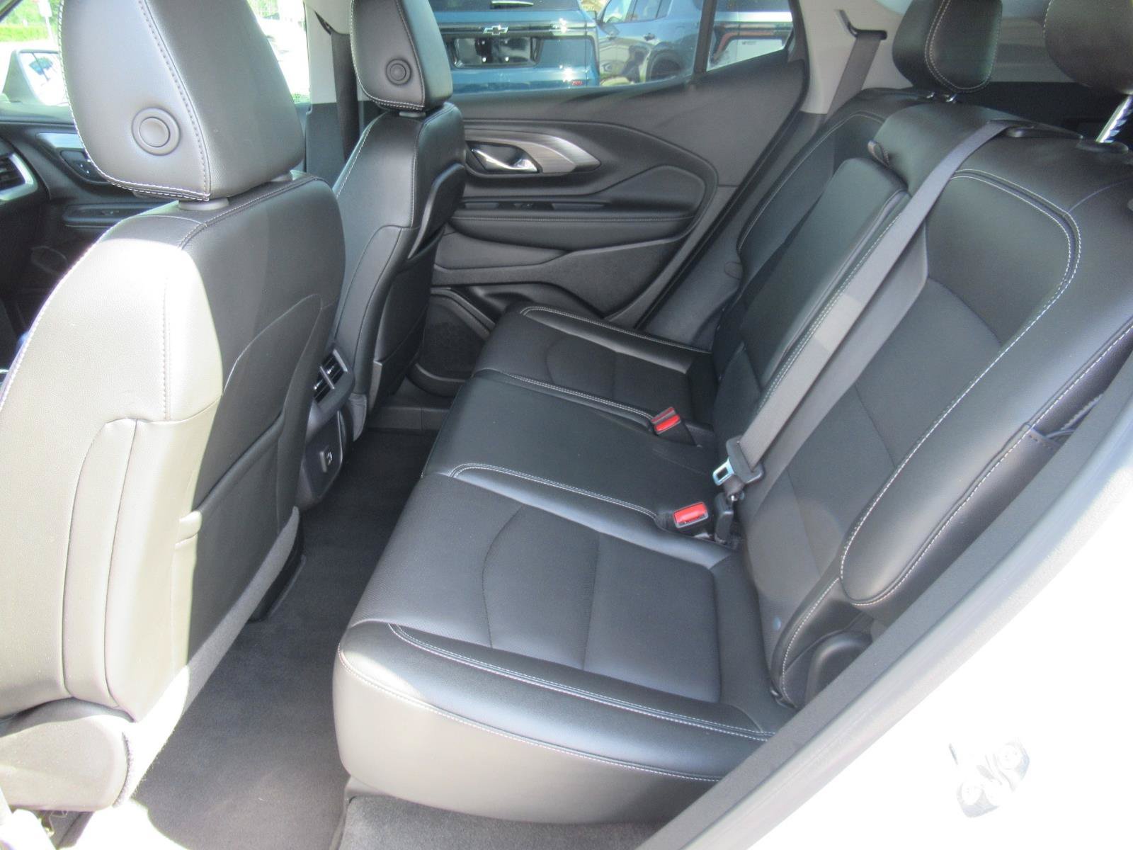 Used 2024 GMC Terrain SLT AWD/4WD image 36