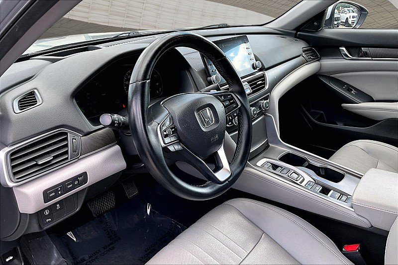 Used 2019 Honda Accord Touring image 10