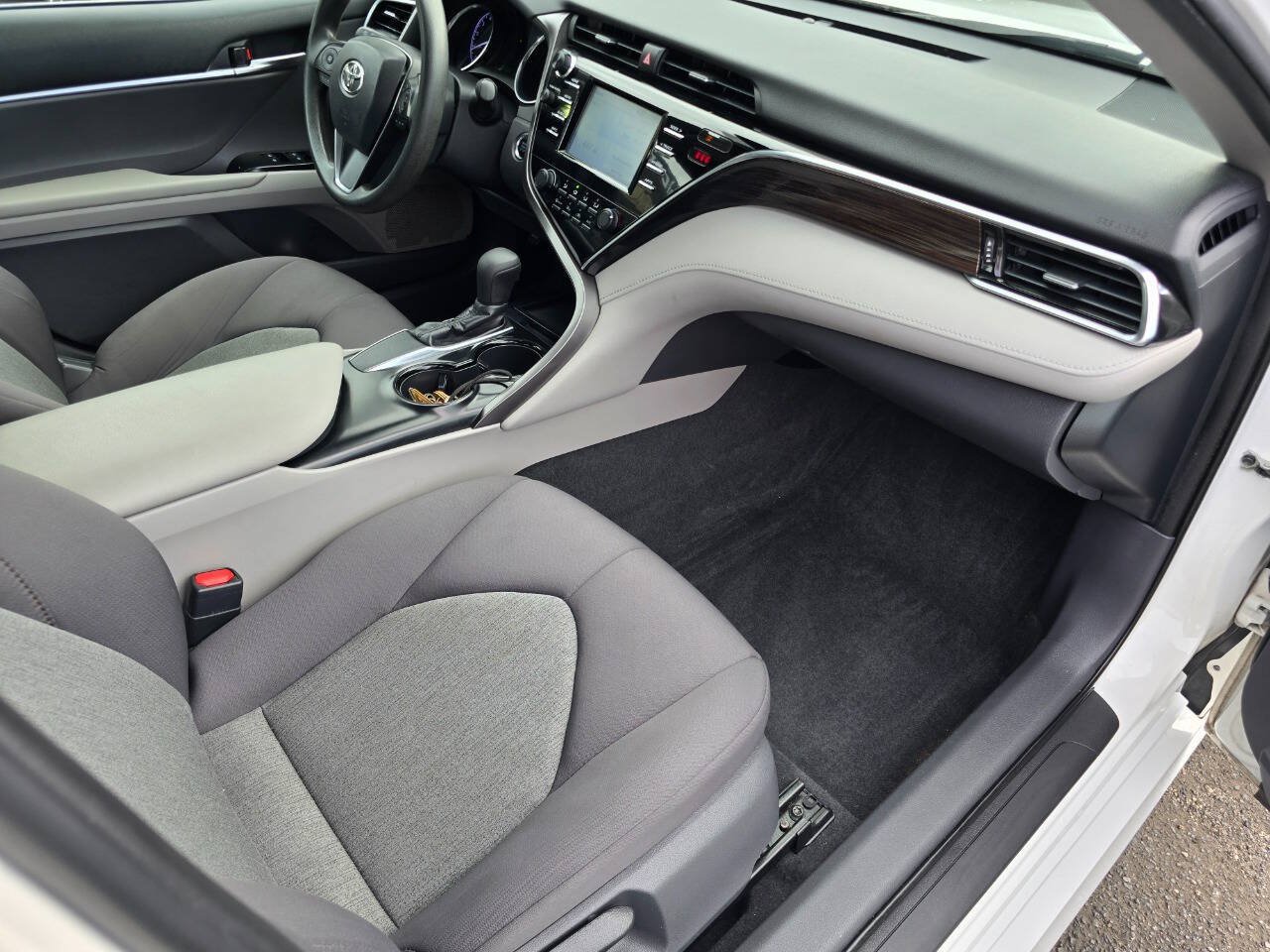 Used 2018 Toyota Camry LE w/ Convenience Package FWD image 30
