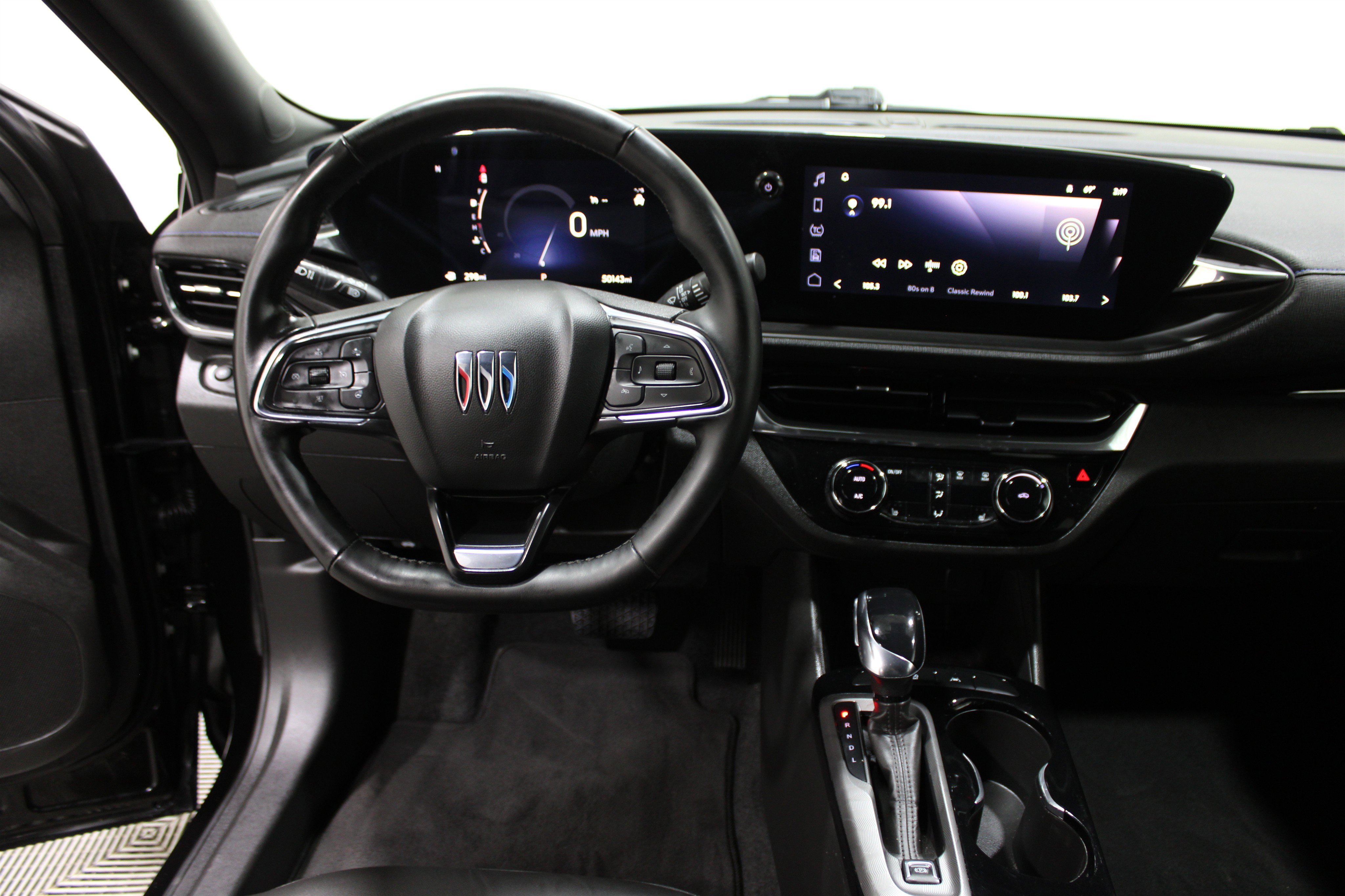 Used 2024 Buick Envista Sport Touring w/ Convenience I Package image 2