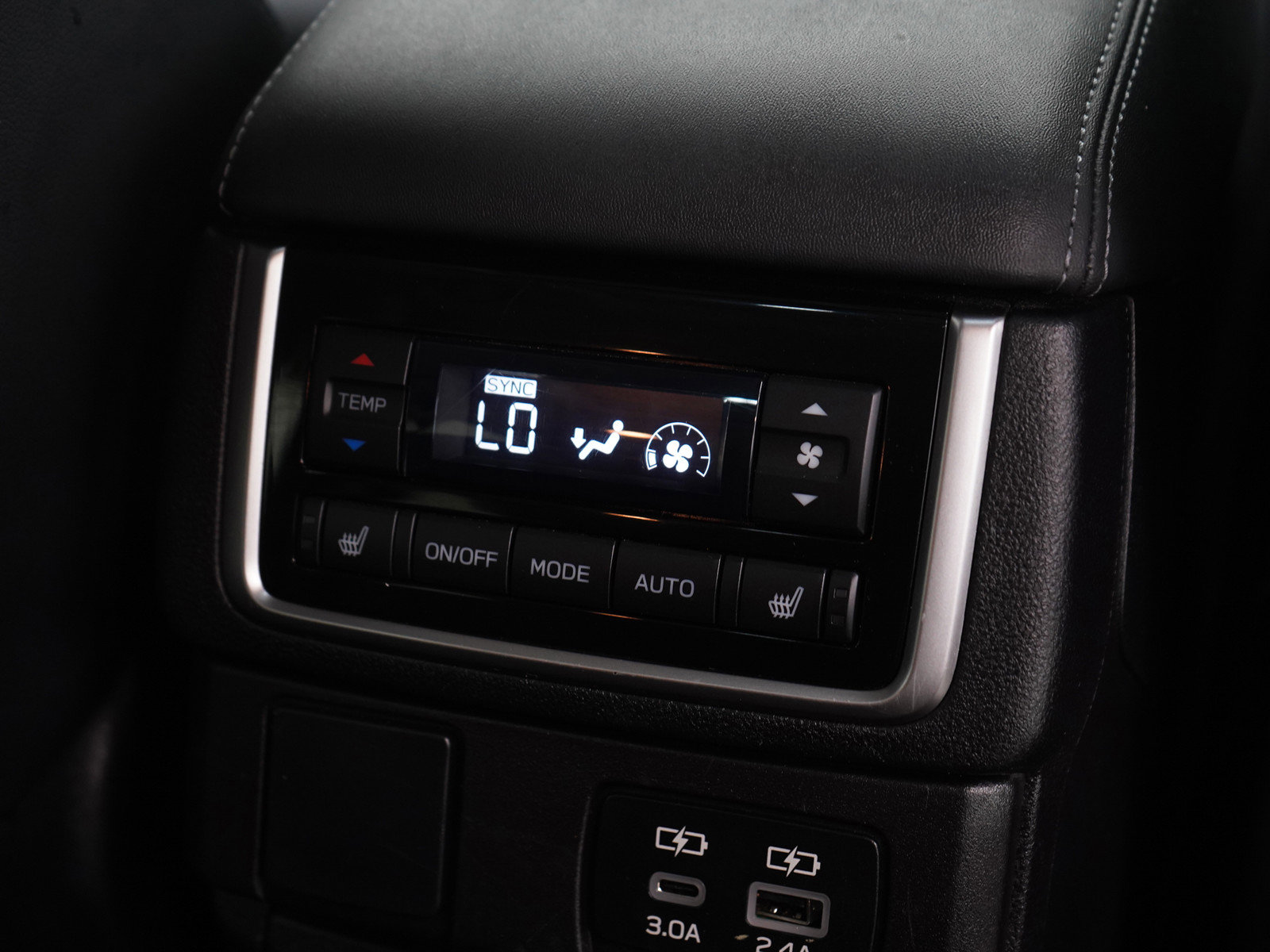 Used 2023 Subaru Ascent Limited w/ Technology Package AWD/4WD image 17
