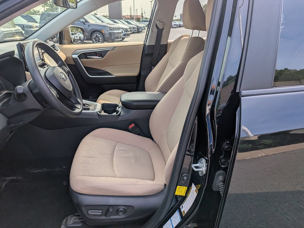Used 2020 Toyota RAV4 XLE w/ All Weather Liner Package AWD/4WD image 10