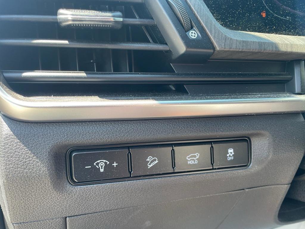 Used 2024 Kia Telluride EX w/ EX Captain's Chair Package image 8