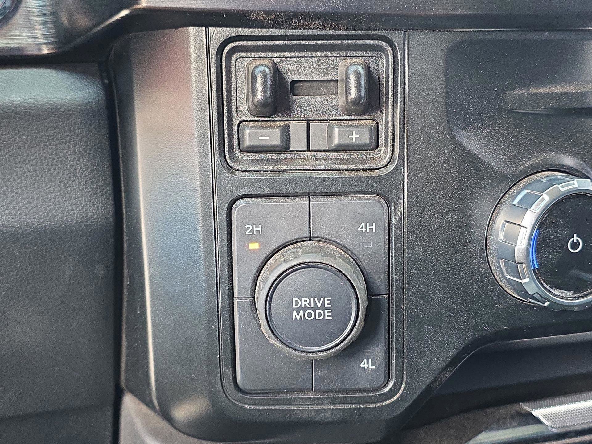 Used 2023 Ford F450 Lariat image 25