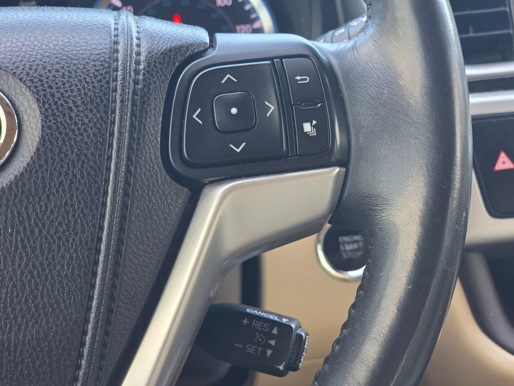 Used 2014 Toyota Highlander Limited AWD/4WD image 21