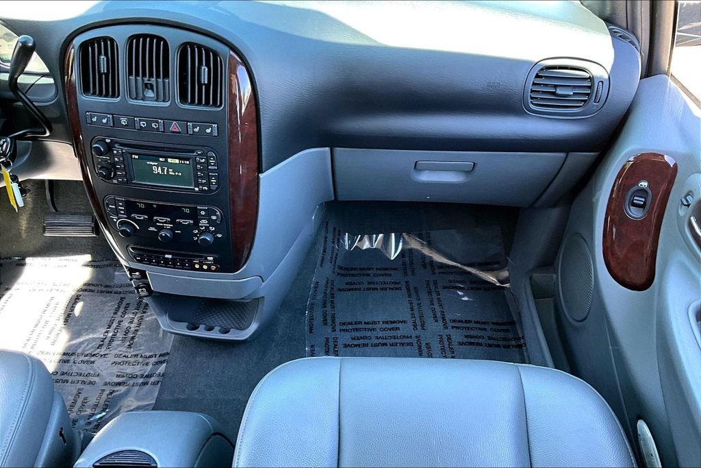 Used 2004 Chrysler Town & Country Limited w/ Trailer Tow Group AWD/4WD image 26