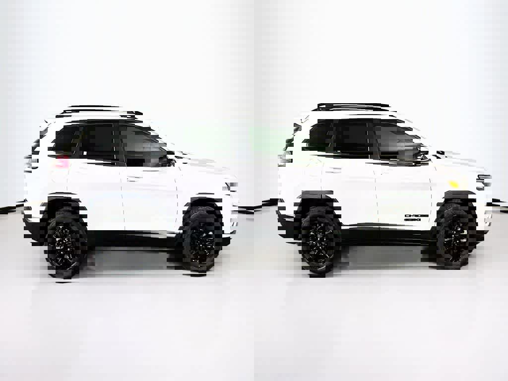 Used 2023 Jeep Cherokee Altitude Lux image 26